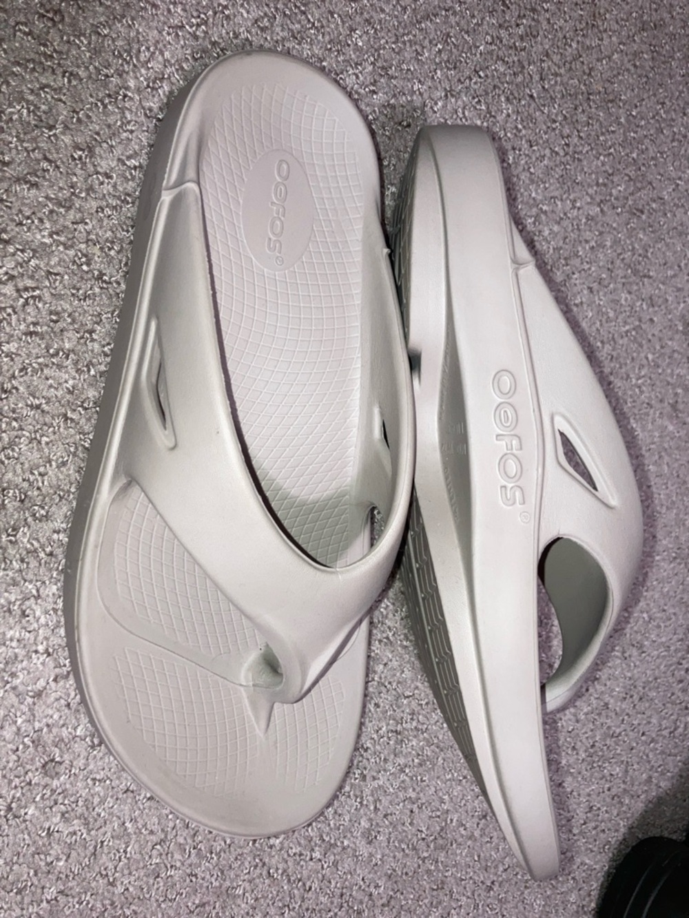 OOFOS sandal thong taupe colour w12/m10 - Picture 2 of 4